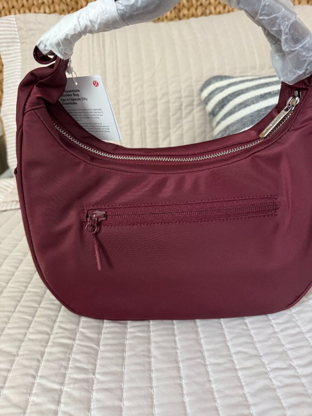 Lululemon Shoulder Bag - Burgundy 4L (New with Tags) - Picture 5 of 6
